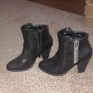 Never worn 61/2 cute booties